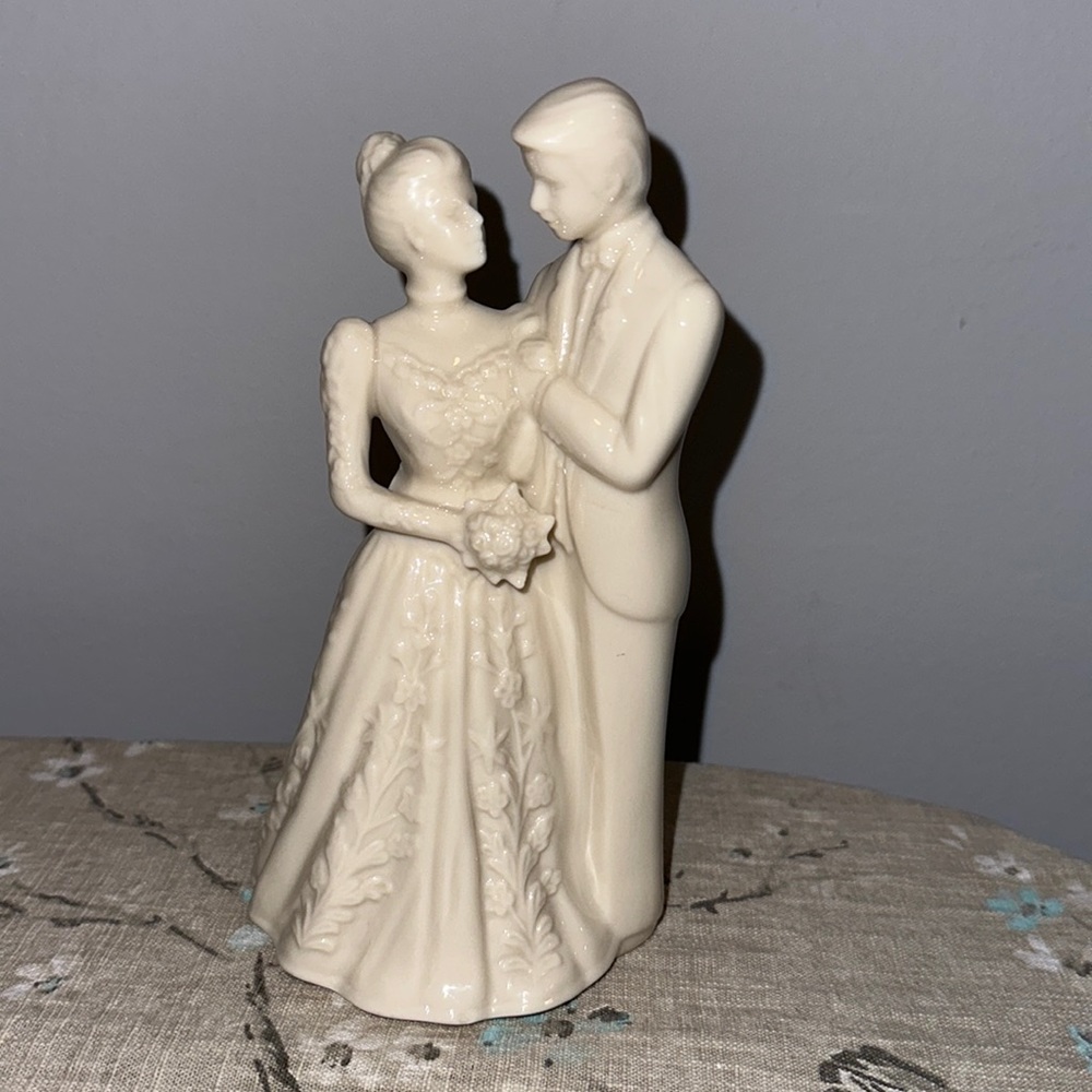 Lenox Bride and Groom Cake Topper